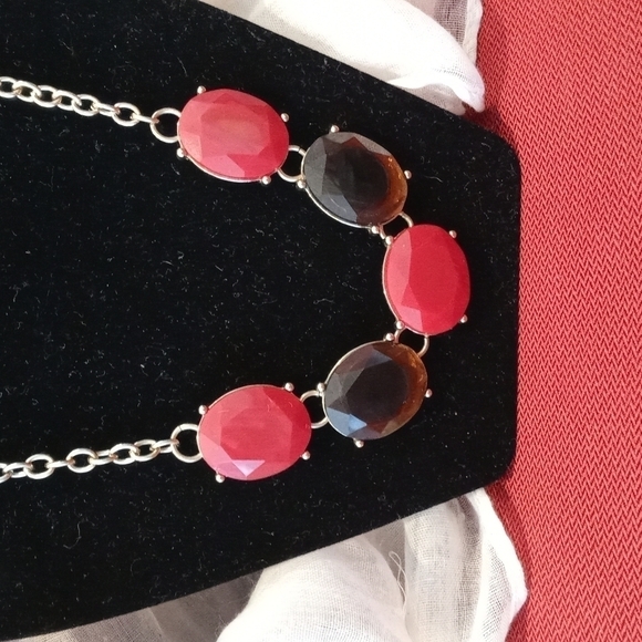Beautiful sun necklace. Red and Amber color accent pieces - Picture 3 of 10